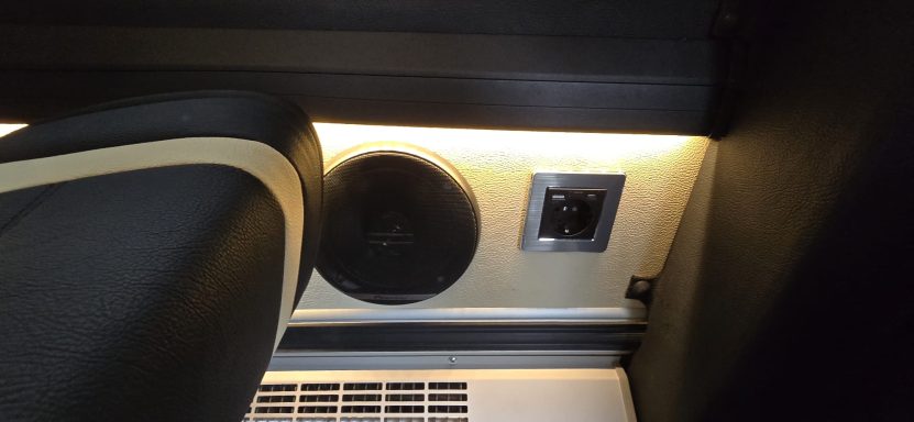 220V en USB-laadpunten